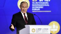 Vladimir Putin en el Foro Económico Internacional de San Petersburgo 20220617