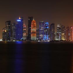 Imagen del paisaje nocturno de Doha, capital de Qatar. | Foto:Xinhua/Wang Dongzhen