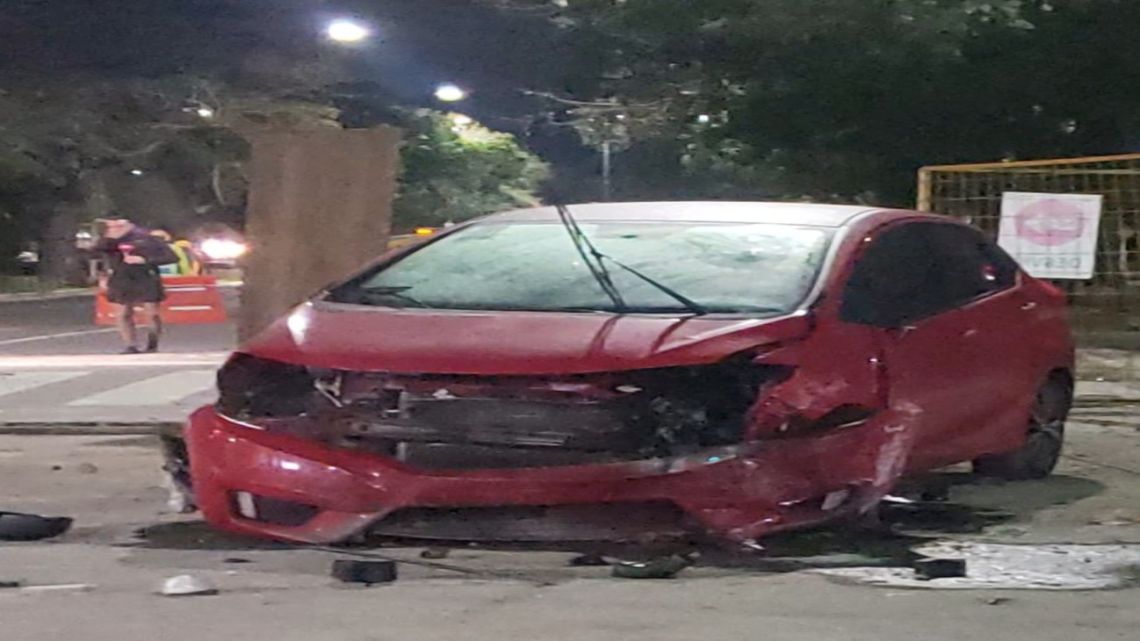 Borracho Chocó Un Muro De Hormigón En Belgrano Se Pidió Un Uber Y Abandonó Su Auto Perfil 2257