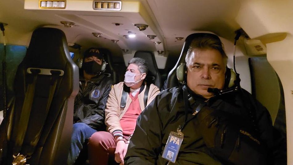 En helicóptero y escoltado por la policía, expulsaron del país a Marco Estrada González, el capo narco de la 1.11.14 