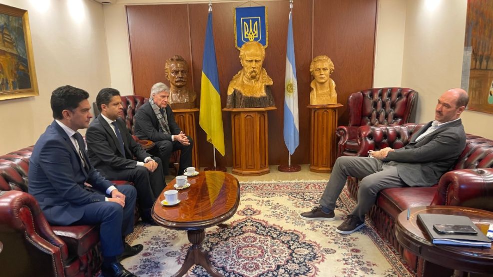 Dirigentes de DEMOS con el Encargado de Negocios de Ucrania en Argentina 20220623