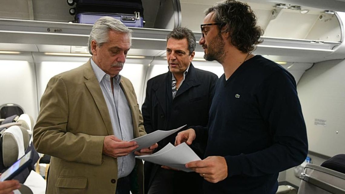 el-presidente-alberto-fernandez-sergio-massa-y-santiago-cafiero-a-punto-de-despegar-rumbo-a-alemania