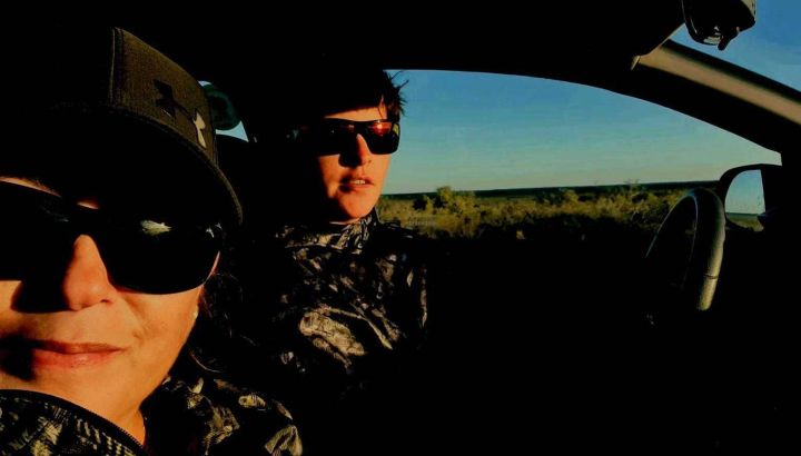 Mujeres reales: son pareja y eligen trabajar como conductoras de noche para compartir experiencias