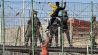 Centenares de migrantes africanos intentaron pasar las vallas en Melilla, y la represión española ya dejó decenas de víctimas.