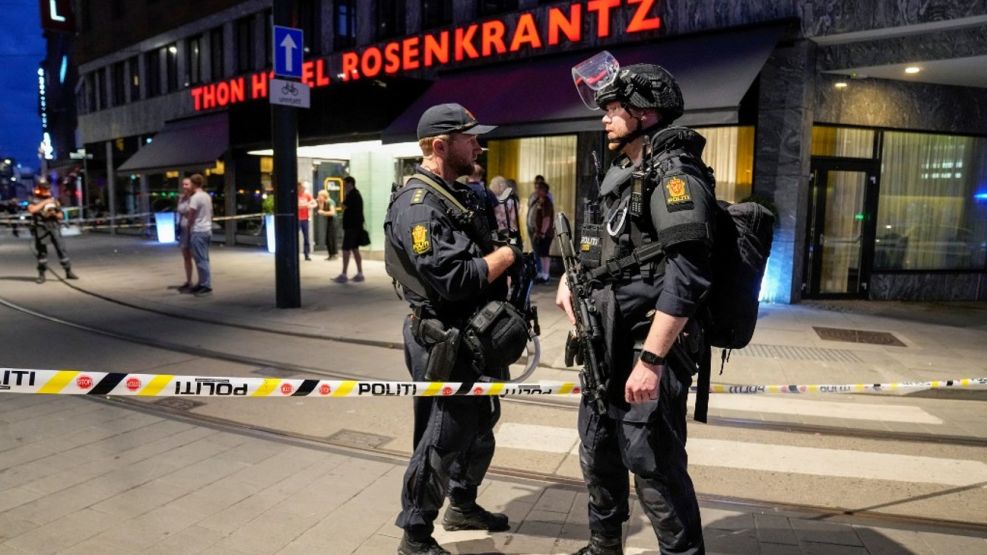 Un ataque a tiros en un bar de Oslo dejó dos muertos y 21 heridos.