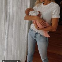 Isabel Macedo presentó la madrina de su hija Julia