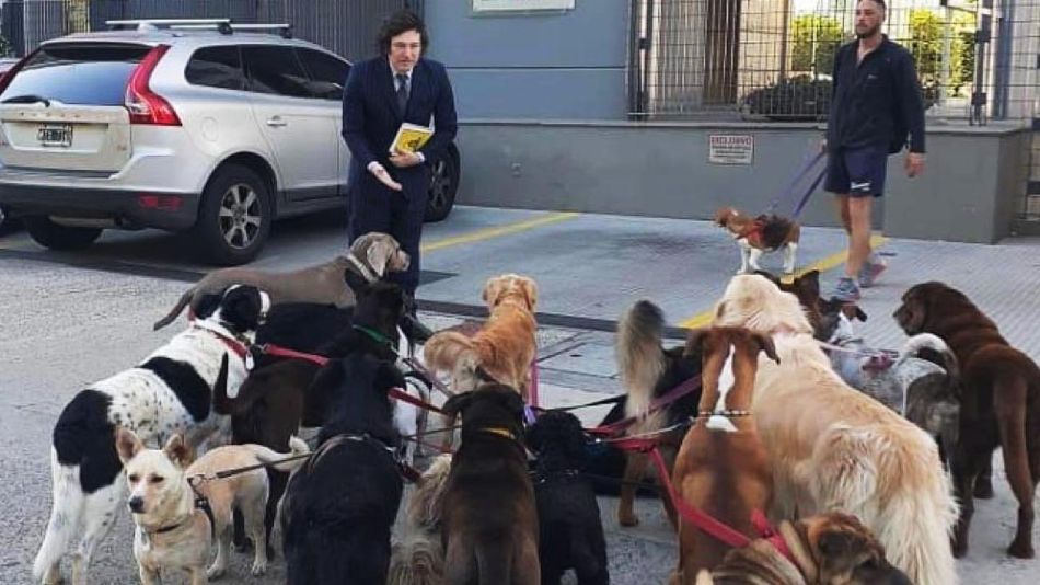 Javier Milei con Perros 20220628
