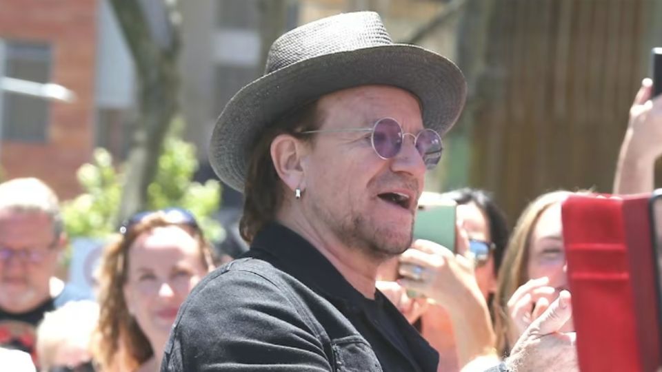 Bono no sabía que tenía un hermano.