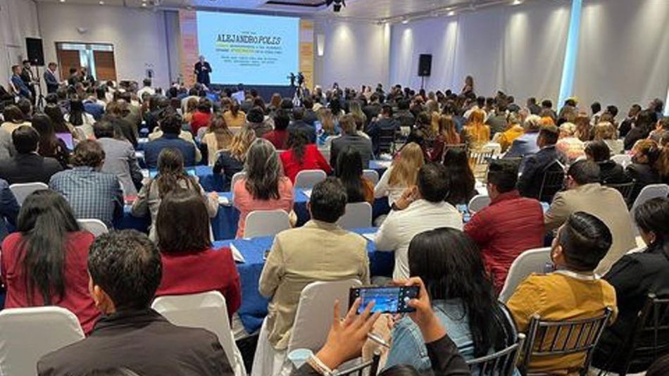 congreso en Ecuador de comunicadores y analistas politicos 20220701