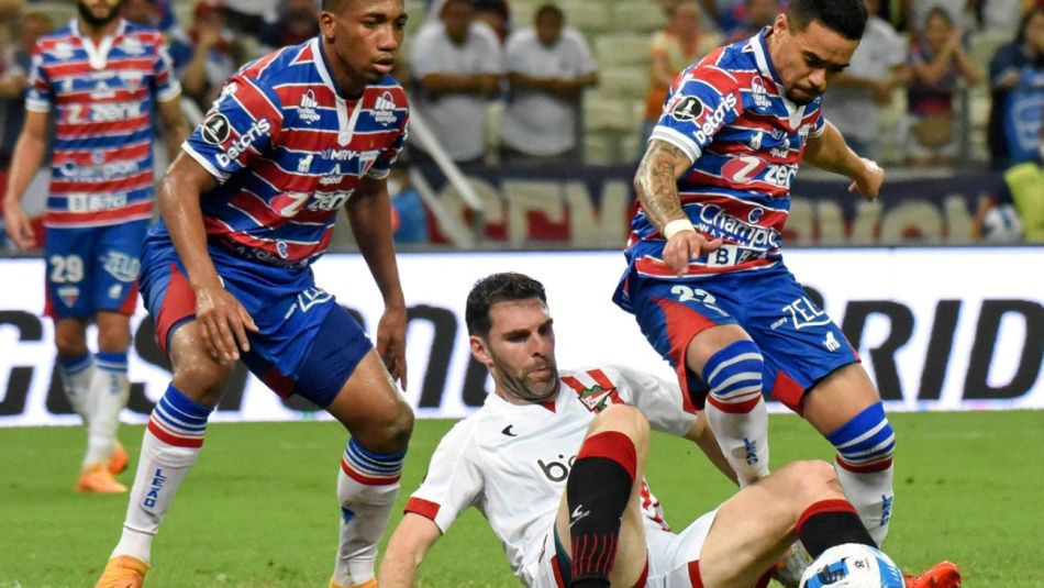 Estudiantes vs Fortaleza