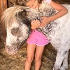 Wanda Nara compartió las dulces fotos de sus hijas con los ponis que tienen como mascotas 