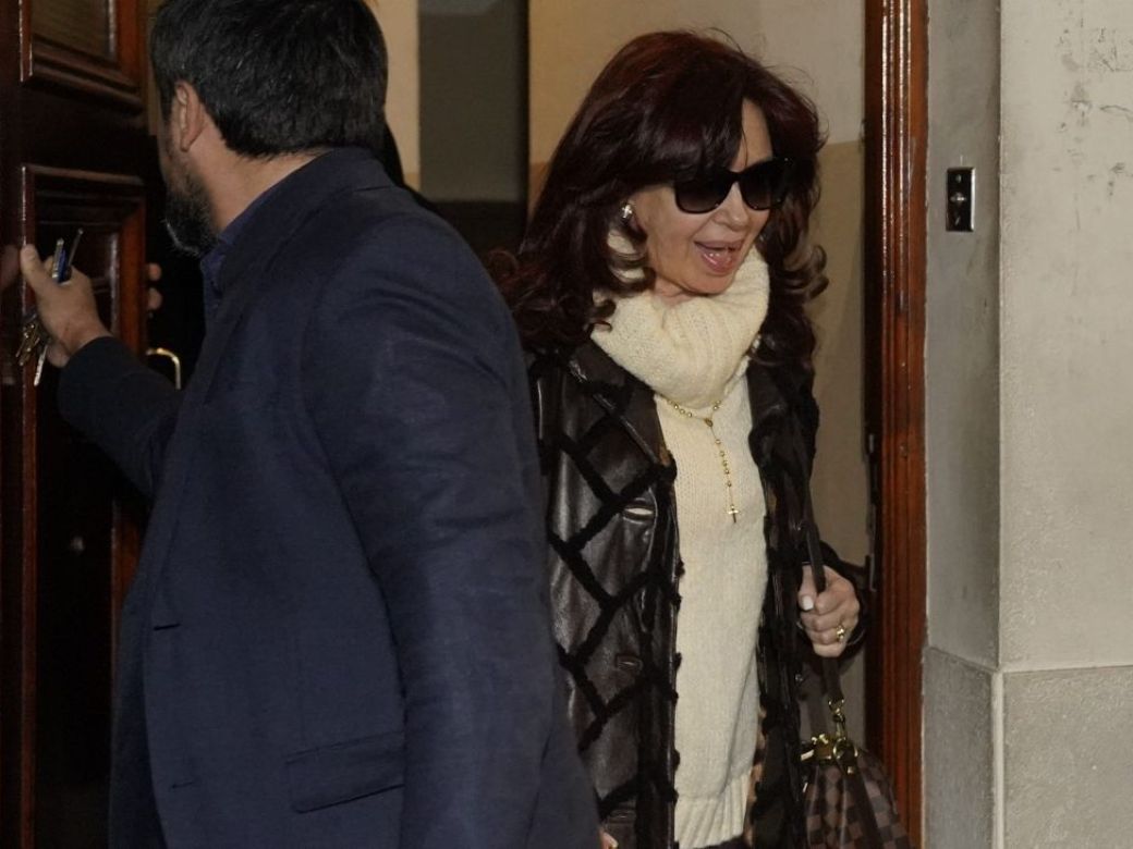 Incomodidad Regan solitario En plena crisis económica y política, Cristina Kirchner reapareció con una  cartera de US$ 1.890 | Perfil