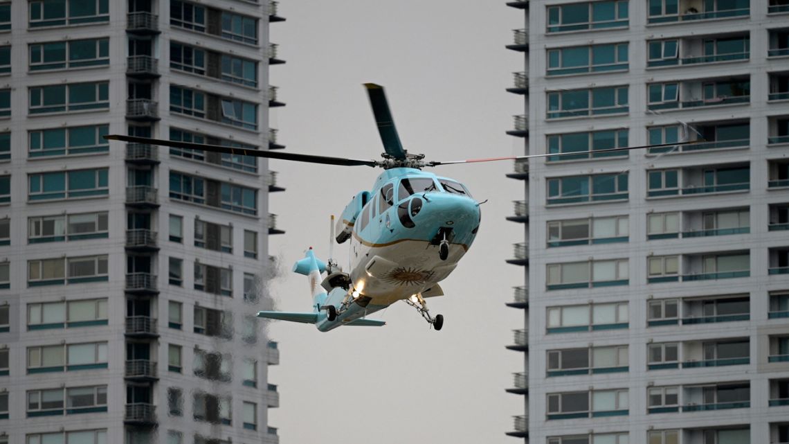 The helicopter transporting President Alberto Fernández arrives at the Casa Rosada in Buenos Aires on July 4, 2022. 