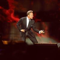 Luis Miguel reapareció con una imagen renovada e irreconocible