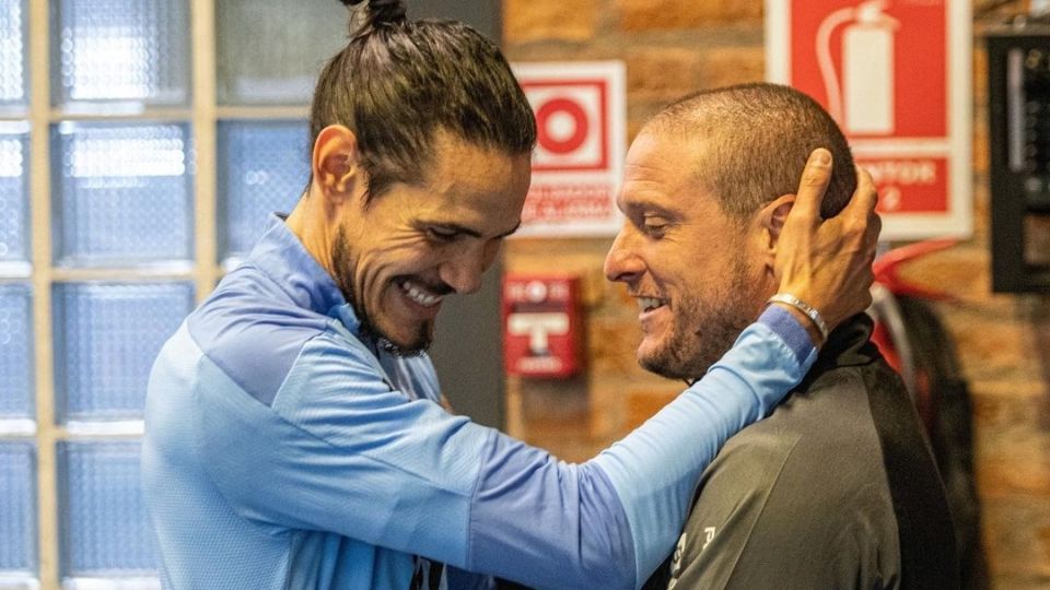 Edinson Cavani y el Ruso Pérez 