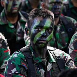 Soldados del comando militar de Iskandar Muda asisten a una sesión informativa después de un ejercicio militar de fuerzas multitarea en Jantho, provincia de Aceh. CHAIDEER MAHYUDDIN / AFP. | Foto:AFP