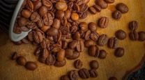 5 beneficios de la cafeína en la cosmética que te van a sorprender
