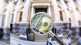 En busca de dólares