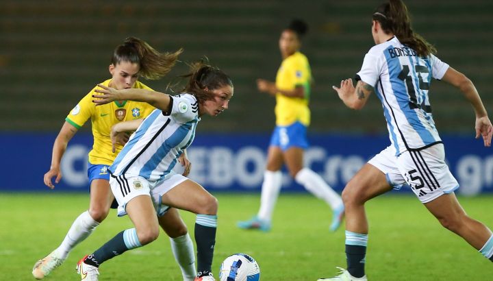 La Selección Argentina dirigida por Portanova sufrió una dura derrota ante Brasil por 4-0 en su debut en la Copa América femenina