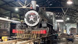 La visita a los talleres de La Trochita en El Maitén es una experiencia inolvidable. Tiene recorridos durante julio.