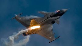 Originalmente, este avión fue diseñado para reemplazar las variantes de los aviones de combate Saab 35 y Saab 37 de la Guerra Fría,