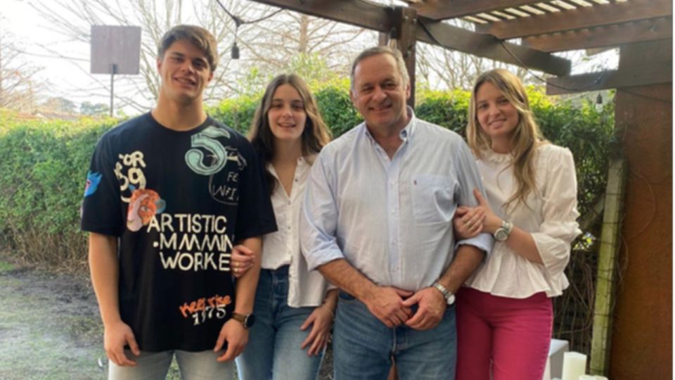 El secretario de Presidencia Alvaro Delgado celebró junto a sus hijos