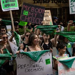 Activistas del derecho al aborto protestan contra la sentencia del Tribunal Supremo sobre el derecho al aborto, en Nueva York. | Foto:YUKI IWAMURA / AFP