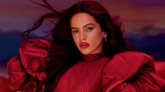 Rosalía y la evolución de su estilismo: del sobrecargado 'ratchet' al minimalismo cool