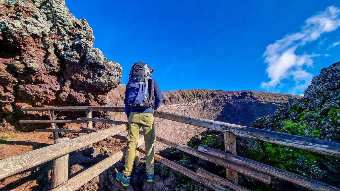 Voleva farsi un selfie ed è caduto nel cratere del vulcano Vesuvio, lo stesso che distrusse Pompei