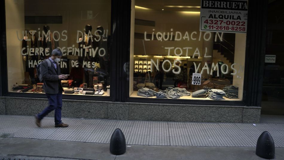 Overnight 20% Price Jump Supercharges Argentine Inflation Crisis 