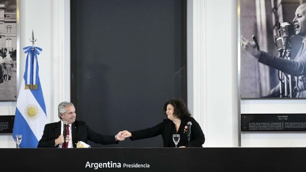 El presidente Alberto Fernández junto a la ministra de Salud, Carla Vizzotti 