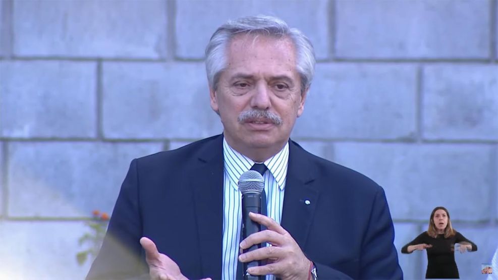 Alberto Fernández entrega el Crédito Casa Propia N° 60.000 junto al ministro Jorge Ferraresi 20220720