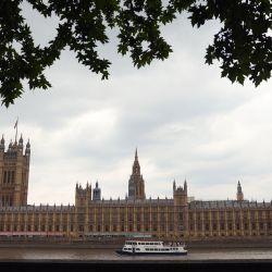 El Palacio de Westminster, nombre oficial de las Cámaras del Parlamento británico, sede de la Cámara de los Lores y de la Cámara de los Comunes, se ve desde el otro lado del río Támesis, en el centro de Londres. | Foto:Hollie Adams / AFP