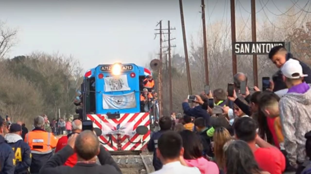 This was the arrival of a train to San Antonio de Areco after 30 years