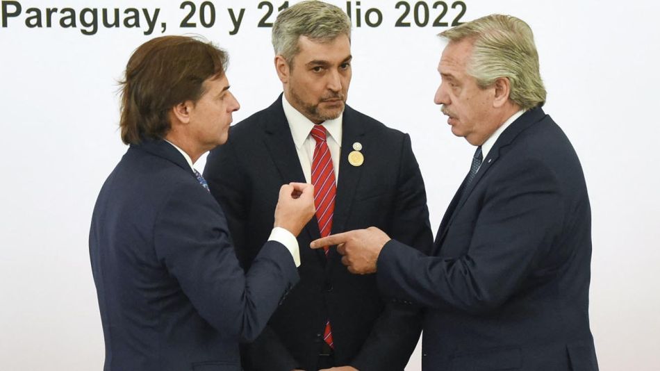 Alberto Fernández le reclamó a Lacalle Pou por el acuerdo Uruguay-China: “Nadie se salva solo”, le dijo Alberto Fernández a Lacalle Pou