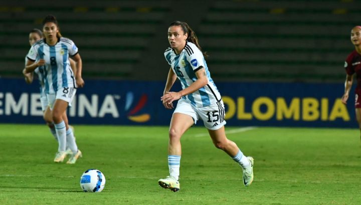 Florencia Bonsegundo marcó el único tanto del partido ante Venezuela. Argentina está en la semifinal de la Copa América.