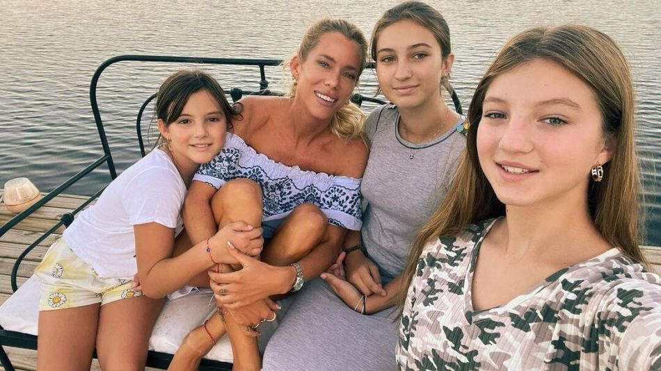 Nicole Neumann junto a sus hijas