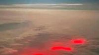 Resplandor rojo en océano Atlántico