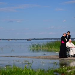El Papa Francisco participa en la Peregrinación y Liturgia de la Palabra en Lac Ste. Anne, al noroeste de Edmonton, Alberta, Canadá. | Foto:Vincenzo PInto / AFP