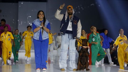 Maluma junto a su hermana