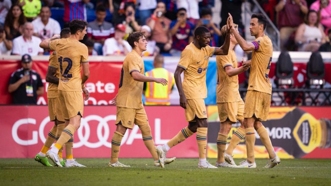 Calor, emoción y la "resaca" por Messi en el último partido del