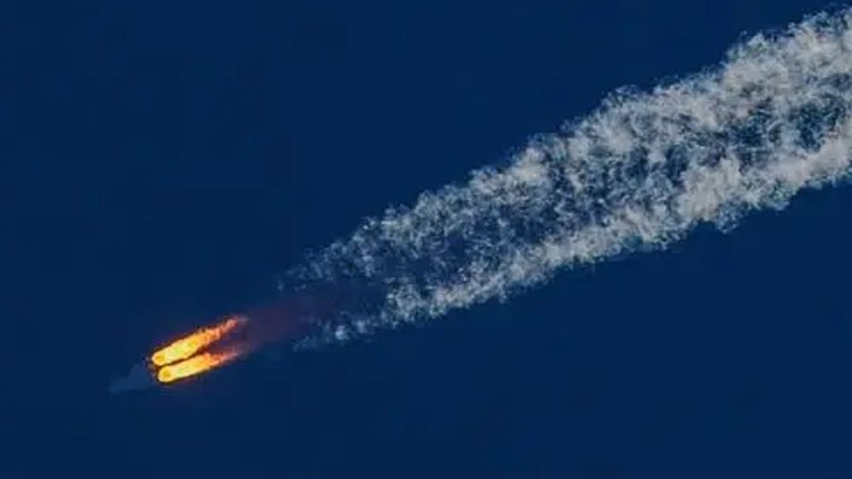 Los restos del cohete chino fuera de control cayeron sobre el Oceáno Indico este sábado.