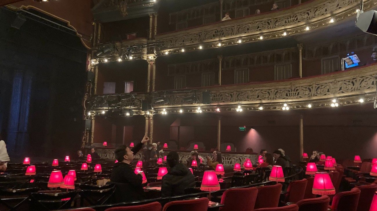 El teatro Liceo luce renovado. El público aplaude de pie al elenco de Piaf.