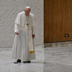 El Papa Francisco llega a su audiencia general semanal en el aula Pablo VI del Vaticano. | Foto:ALBERTO PIZZOLI / AFP