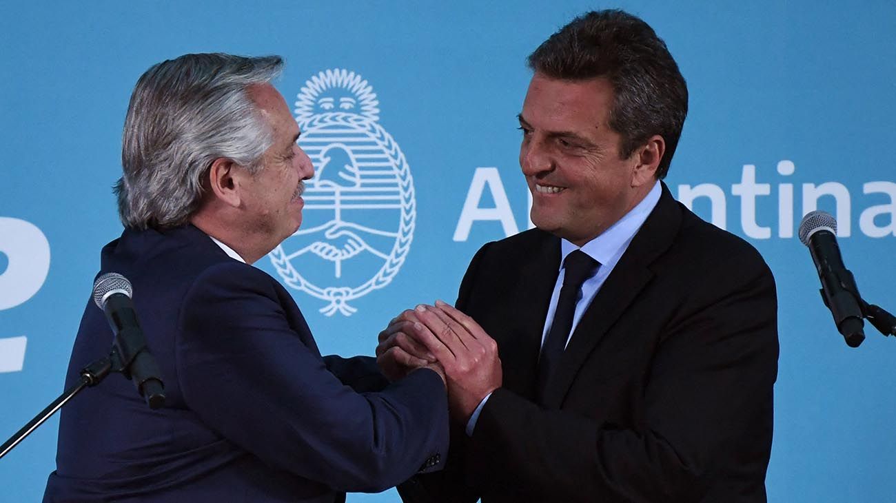 Sergio Massa y Alberto Fernández durante el acto oficial de asunción.