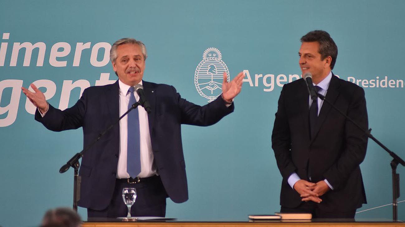 Alberto Fernández y Sergio Massa, acto de asunción del nuevo ministro.