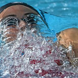 La canadiense Kylie Masse compite durante la semifinal de natación femenina de 100 metros espalda en el Centro Acuático Sandwell, en el segundo día de los Juegos de la Commonwealth en Birmingham, centro de Inglaterra. | Foto:Andy Buchanan / AFP