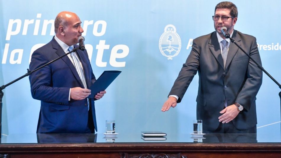 Manzur tomó juramento al nuevo vicejefe de Gabinete, Juan Manuel Olmos