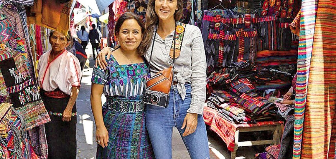 Su blog de viajes la llevó a Guatemala y ahí comenzó una nueva vida, entre bordados, saberes ancestrales y sororidad