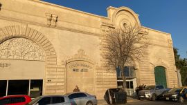 Colón Fábrica, en pleno barrio de La Boca, exhibe los magníficos vestuarios y decorados de nuestro primer Coliseo.